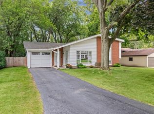 535 Edens Ln, Northfield, IL 60093