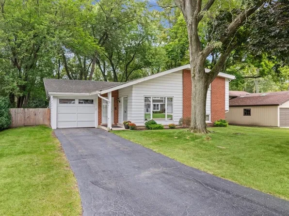 535 Edens Ln, Northfield, IL 60093