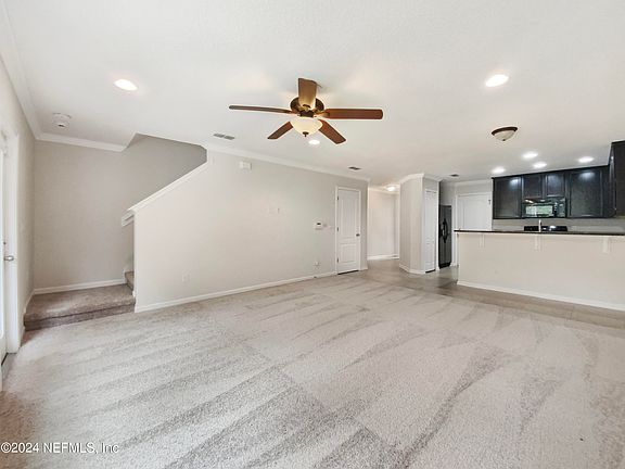 3rd image of 468 WALNUT Drive