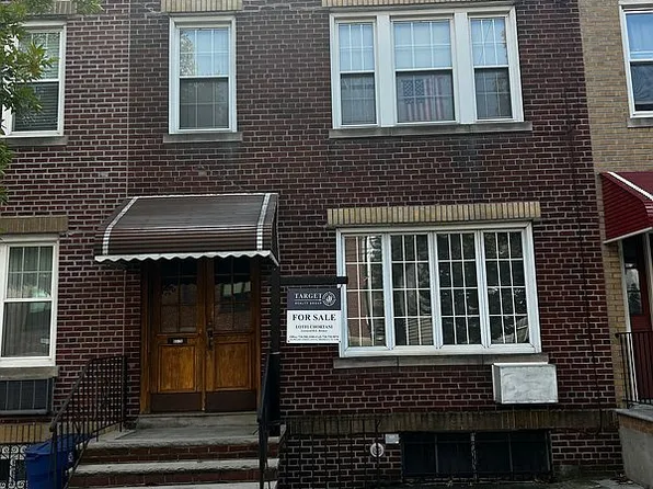 61-16 Grand Ave, Flushing, NY 11378