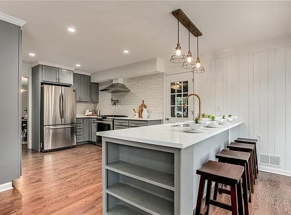 4th image of 10206 Rosewood St