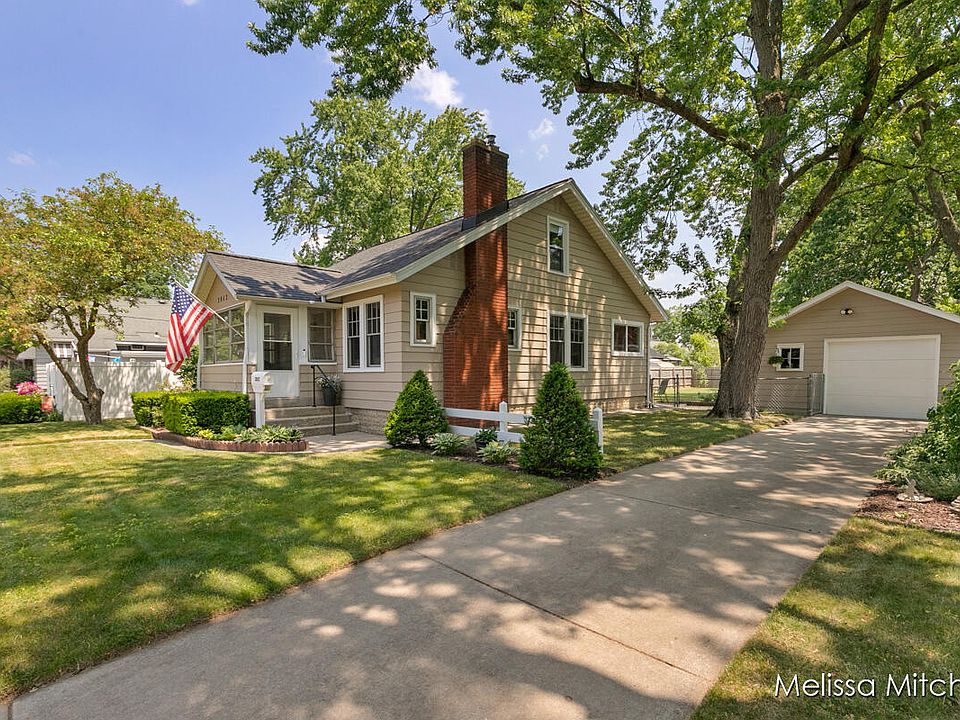 1st image of 2042 Emerald Ave NE
