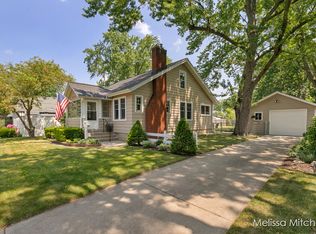 2042 Emerald Ave NE, Grand Rapids, MI 49505