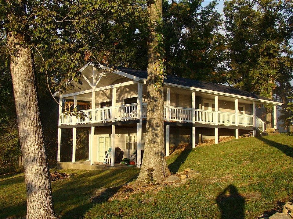 1st image of 983 Cave Heights Ln
