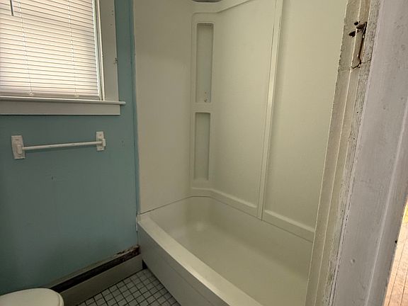4th image of 41 Foster St