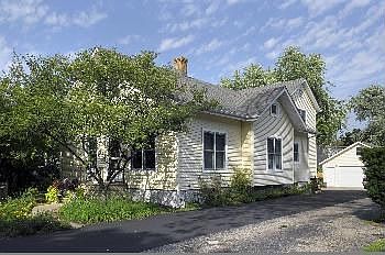 3rd image of 933 N Walnut Ave