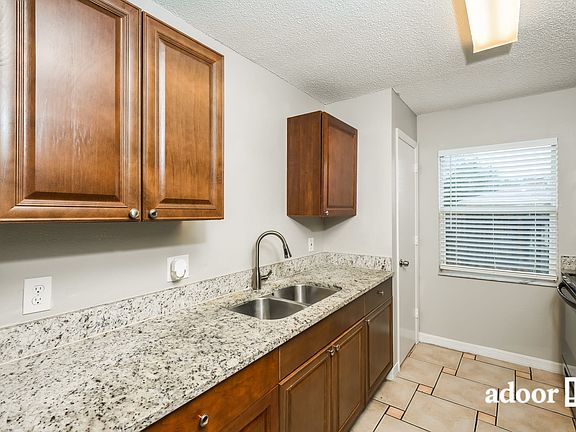 4th image of 814 Adour Dr
