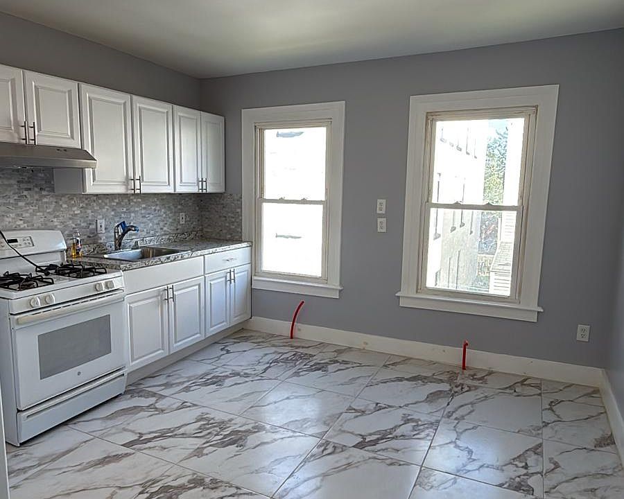 1st image of 111 Kensington St #2