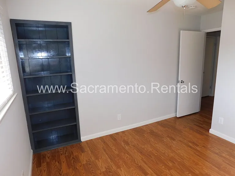2637 Latham Dr — Photo 23