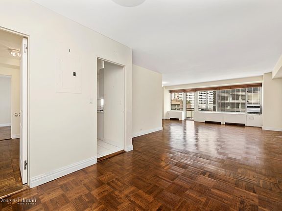 3rd image of 200 E 66th St APT E901