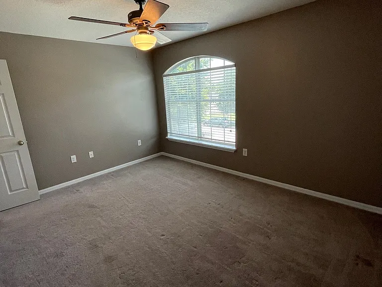 Second upstairs bedroom