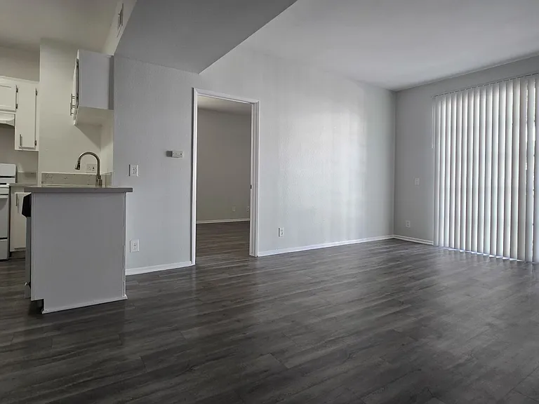 685 Kelton Ave — Photo 20
