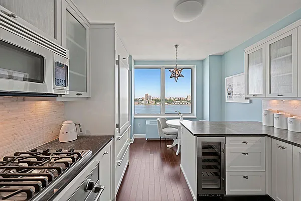Sold by Nest Seekers International | media 4