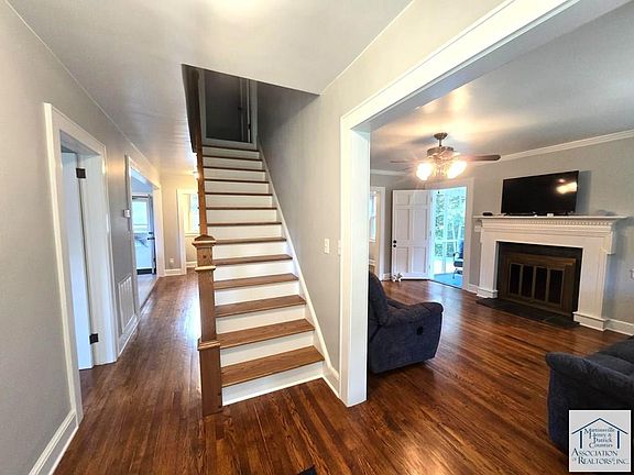 3rd image of 354 Hidden Valley Dr