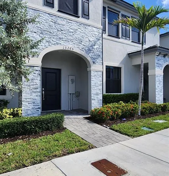 13265 SW 286th Ter #13265 — Photo 1