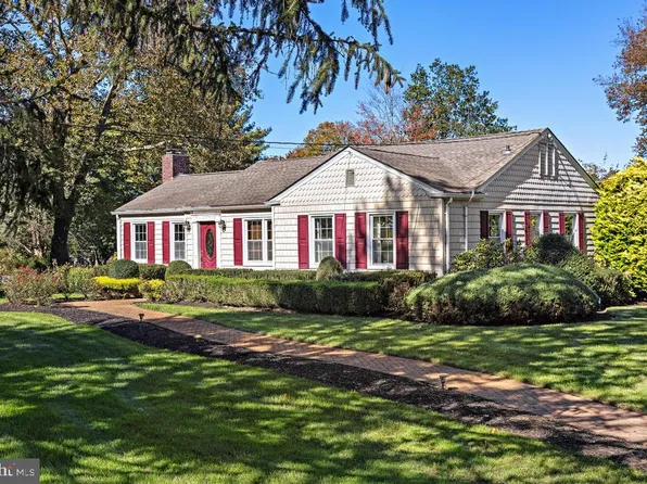 24 Willow Lake Dr, Colts Neck, NJ 07722