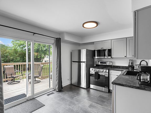 4th image of 818 Lexington Cir