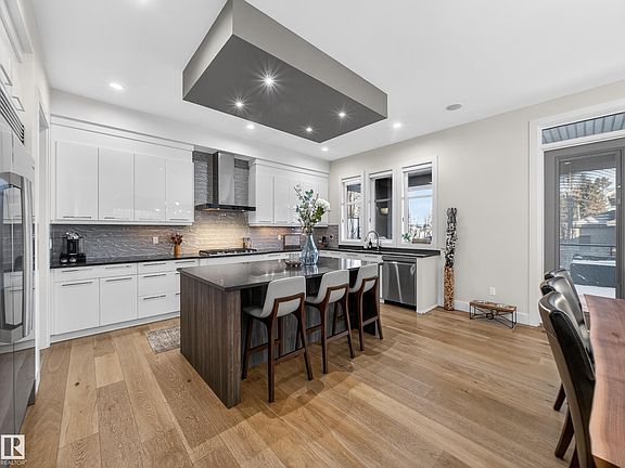 5th image of 1121 Wahl Pl NW
