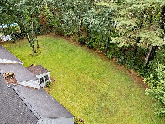 4th image of 20 Shadow Oak Dr