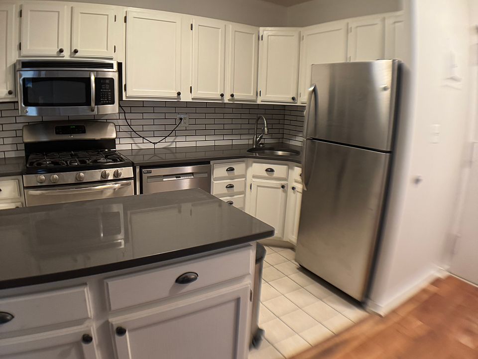 1st image of 300 E 95th St APT 3B