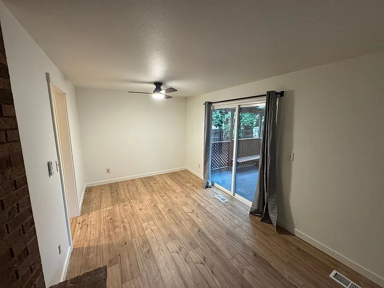 2490 NW 25th St — Photo 25