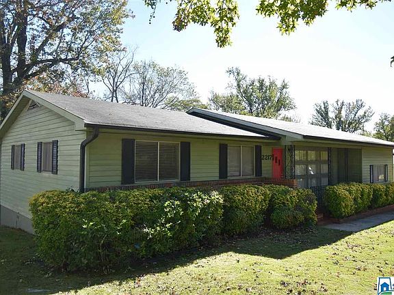 3rd image of 2217 Pine Ln