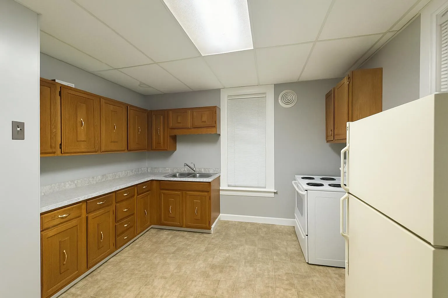 2 bed, 1000 sqft, $1,100 — Photo 2