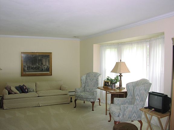 2nd image of 1403 Hillsboro Dr
