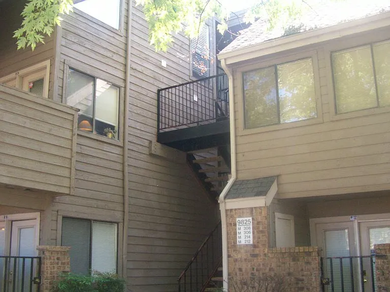 9825 Walnut St #308 — Photo 4