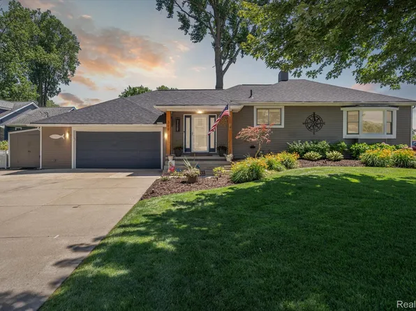 319 Angola St, Wolverine Lake, MI 48390