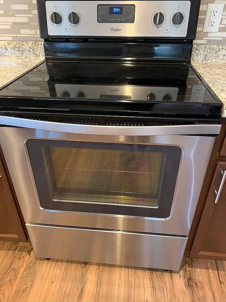 3 bed, 1275 sqft, $2,300 — Photo 3