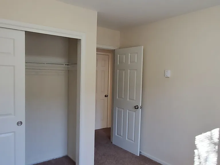 1252 Edwards Ln — Photo 4