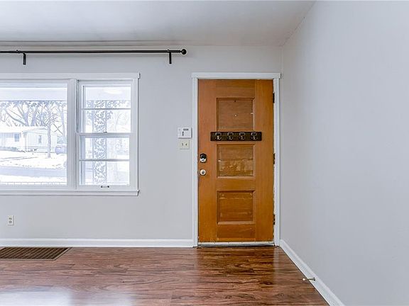 4th image of 203 W 90th St