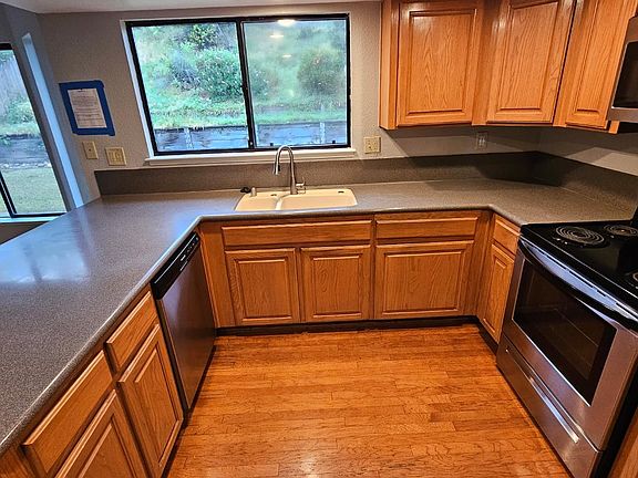 5th image of 3855 Rockford Dr
