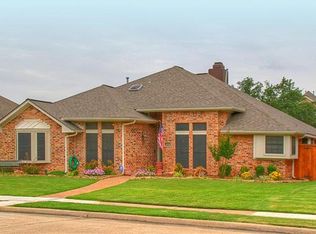 1200 Brushwood Dr, Irving, TX 75063
