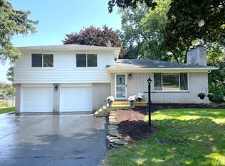 275 S Cass Lake Rd, Waterford, MI 48328