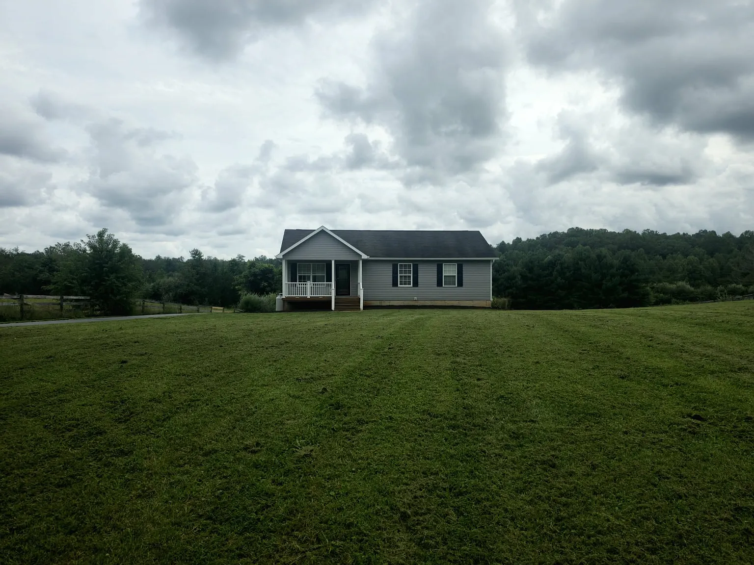 3 bed, 2.5 bath, 1676 sqft, $2,500 — Photo 2