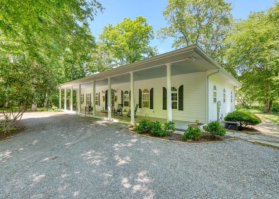 1st image of 198 Riverbend Dr