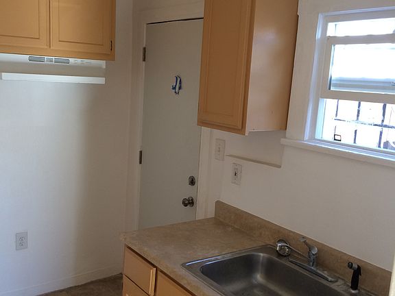 4th image of 5862 Estrella Ave