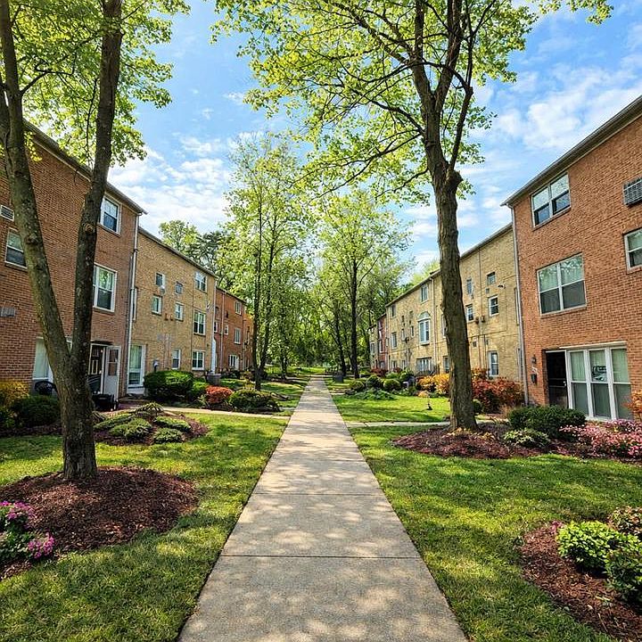 1st image of 1631 Addison Rd S Unit 1631