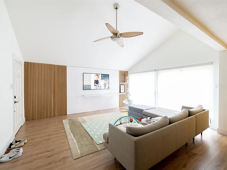 14110 Greenway Dr — Photo 1