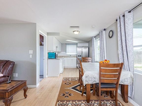 2nd image of 3709 Holiday Lake Dr