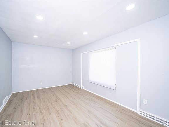 5th image of 22675 Santa Maria St