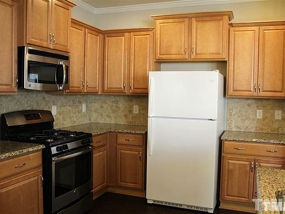 4th image of 1133 Pemberly Ave