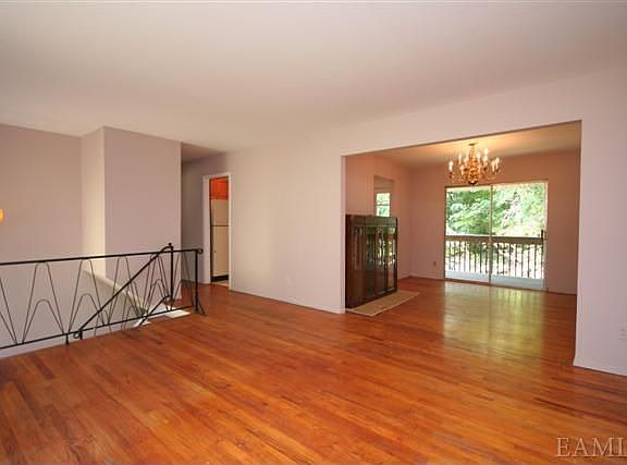 4th image of 38 Leeside Dr