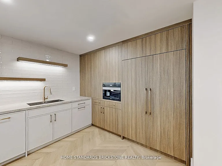 110 Bloor St W #1009 — Photo 12
