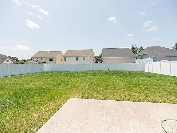 3rd image of 5773 Highland Grove Dr