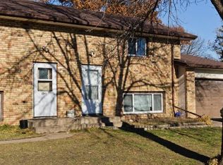 2570 22nd Ter NW, Saint Paul, MN 55112