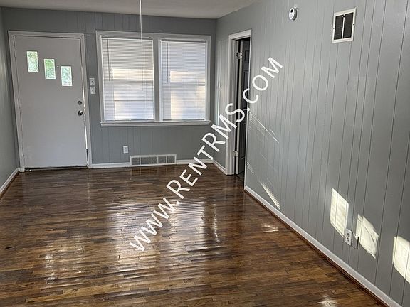 3rd image of 2332 SE Kentucky Ave