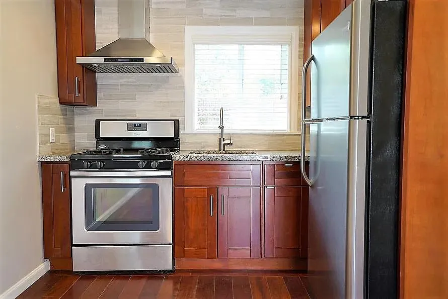 1760 Franklin St — Photo 4
